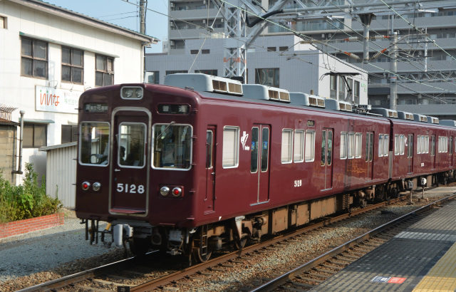 阪急5100系 ﾘﾆｭｰｱﾙ車　５１２８