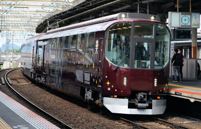 近畿日本鉄道  20000系「楽」団体専用車　VISTA CAR