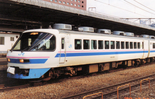 JR西日本　スーパー雷鳥 クロ481形2000番台