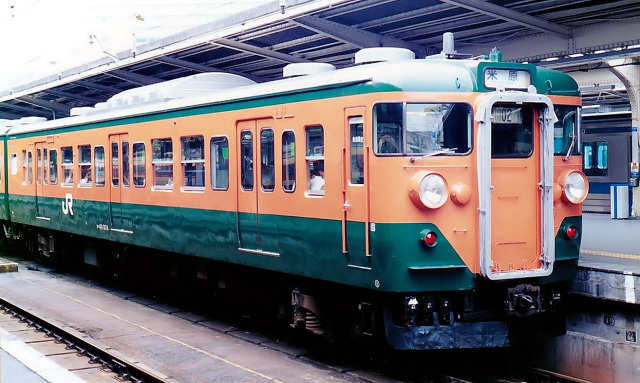 JR西日本 113系0番台 冷房改造車　クハ111-374
