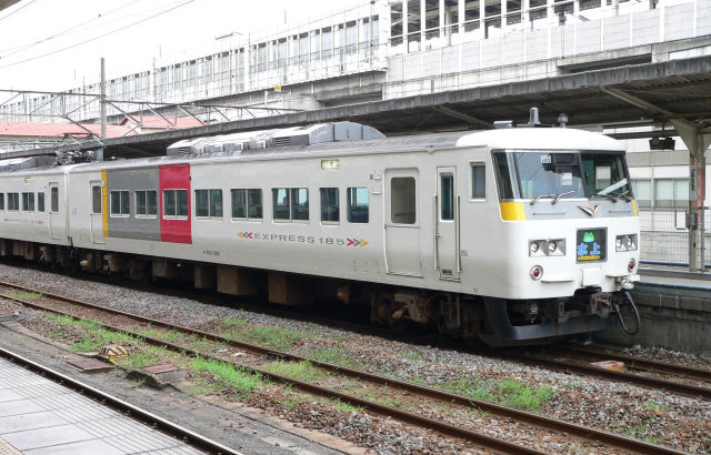 JR東日本　185系200番台 リニューアル車　水上