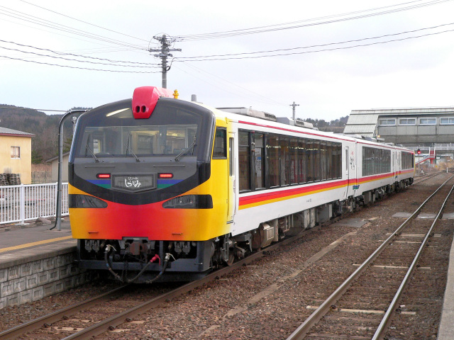 JR東日本 キハ48形「リゾートしらかみ」くまげら編成 2006- - J鉄 online