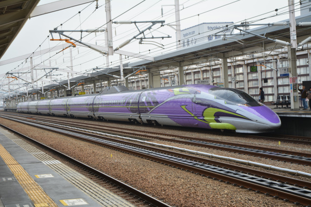 JR西日本 500系7000番台 V2編成 山側 エヴァンゲリオン特別仕様 2015